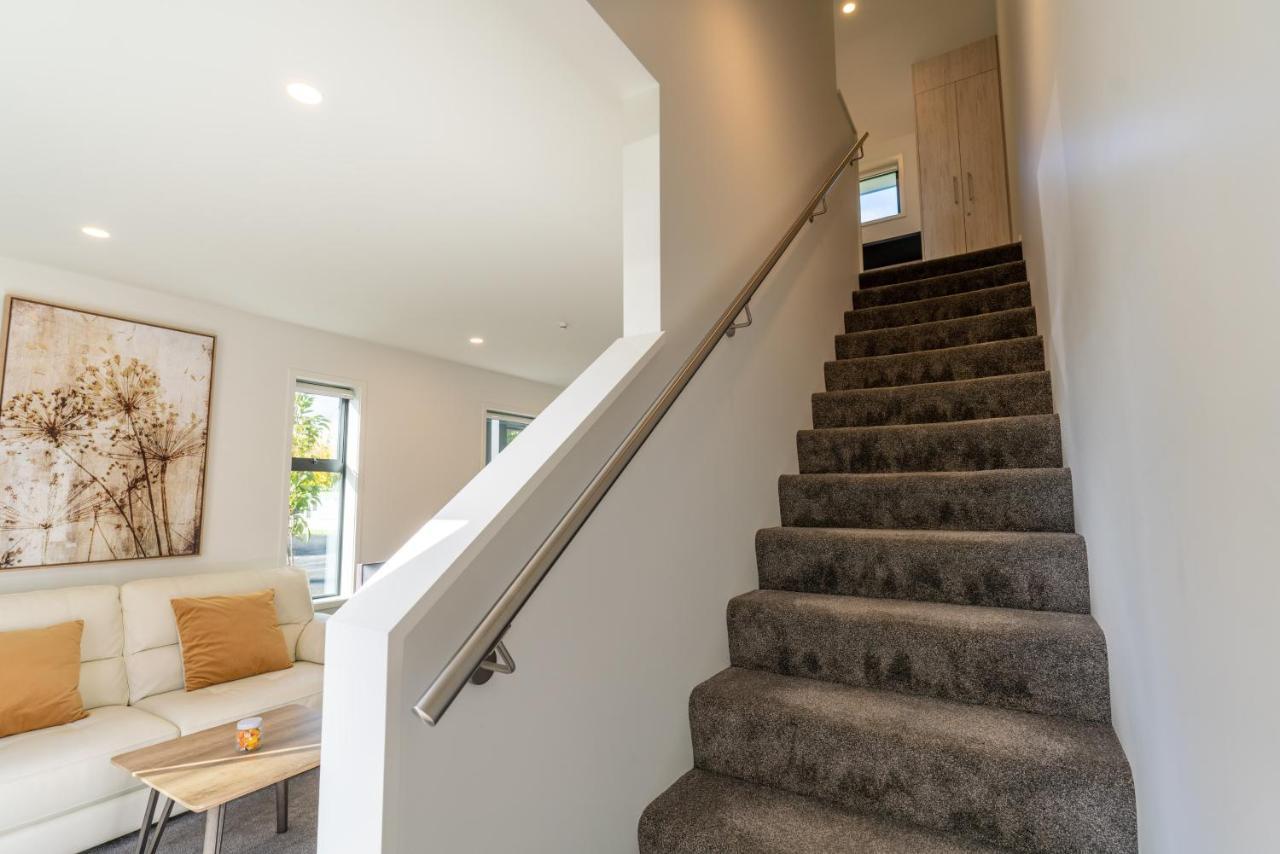 King Bed On Hagley Park Corner In The Cbd Apartment Christchurch Exterior photo