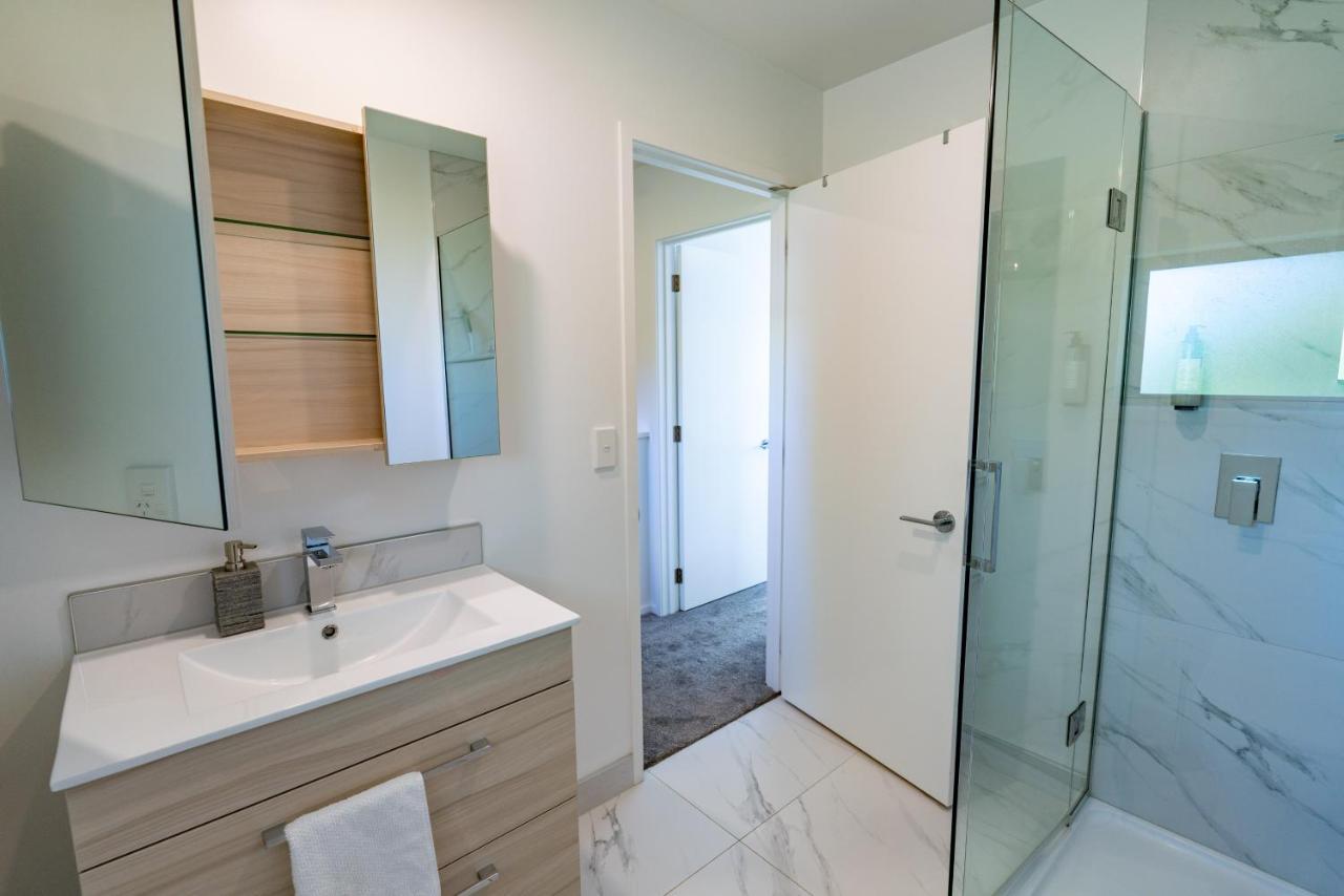 King Bed On Hagley Park Corner In The Cbd Apartment Christchurch Exterior photo