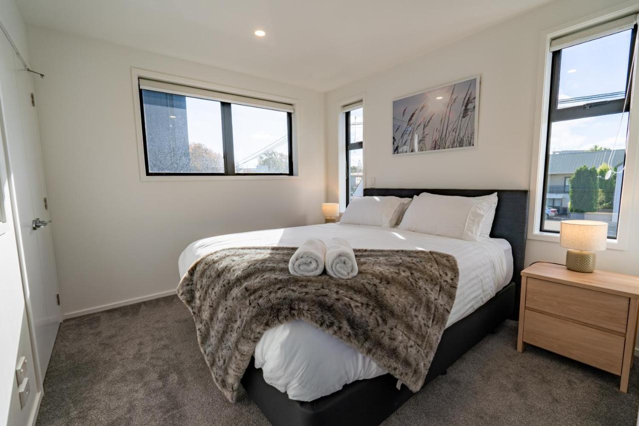 King Bed On Hagley Park Corner In The Cbd Apartment Christchurch Exterior photo